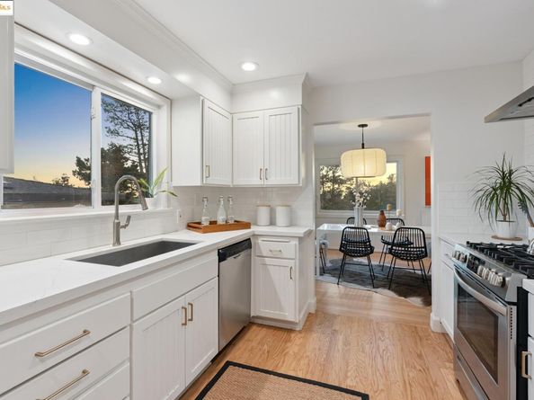 6827 Ridgewood Dr., Oakland CA 94611