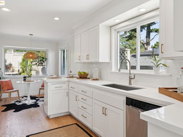 6827 Ridgewood Dr., Oakland CA 94611
