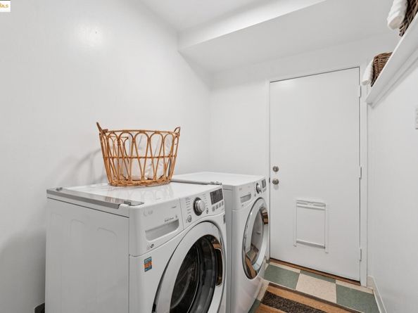6827 Ridgewood Dr., Oakland CA 94611