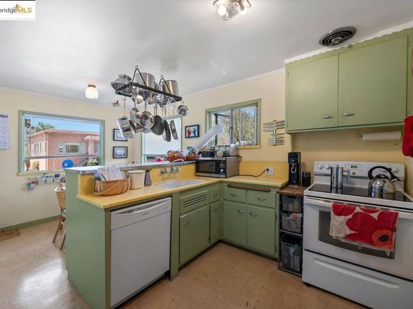 462 Cavour St, Oakland CA 94618