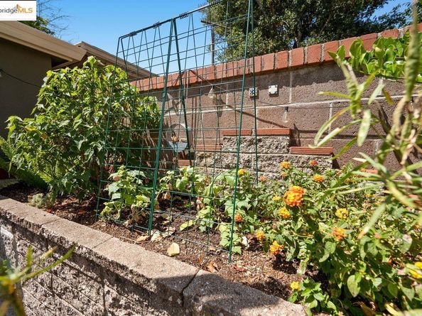 462 Cavour St, Oakland CA 94618