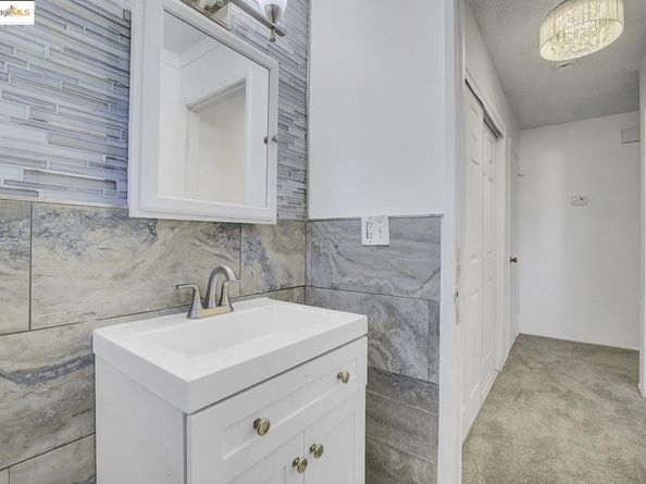 9034 Hillside St, Oakland CA 94603