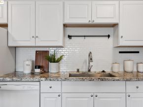696 Athol Ave 203, Oakland CA 94610