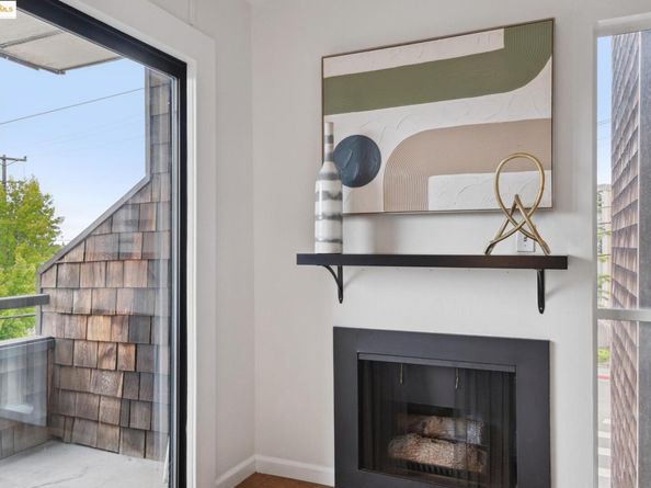 696 Athol Ave 203, Oakland CA 94610