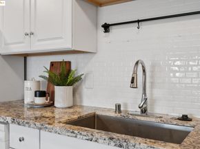 696 Athol Ave 203, Oakland CA 94610