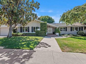 2233 Lomond Ln