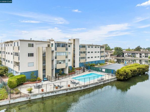 2137 Otis Dr 111, Alameda CA 94501