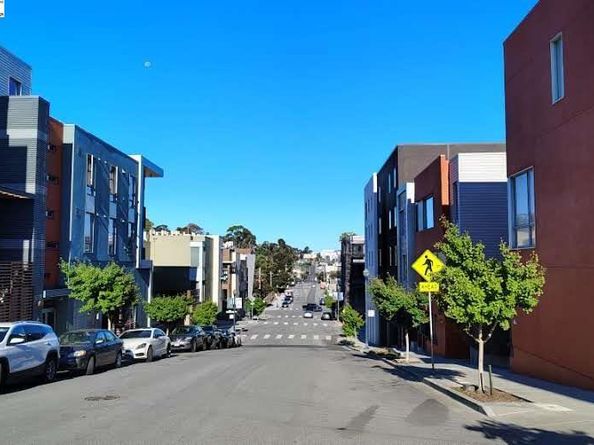 570 Innes Ave 201, San Francisco CA 94124