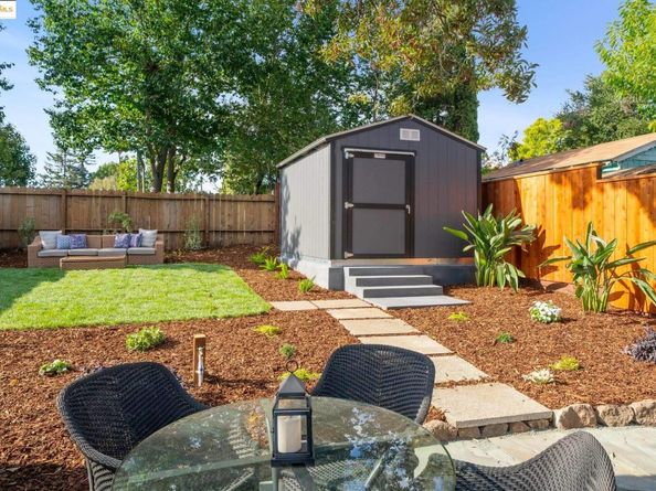 3853 Rhoda Ave, Oakland CA 94602