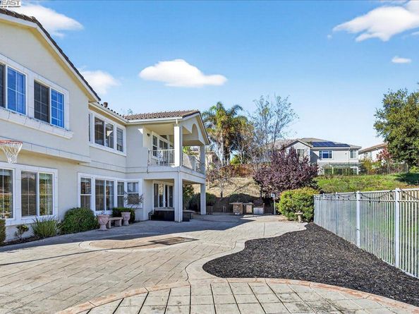 5803 Turnberry Dr., Dublin CA 94568