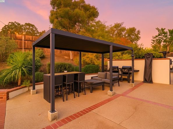 822 Navaronne Wy, Concord CA 94518