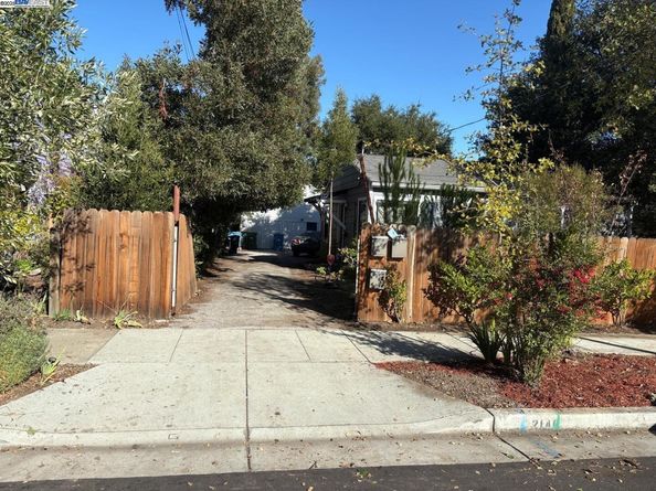 2145 COLUMBIA St, Palo Alto CA 94306