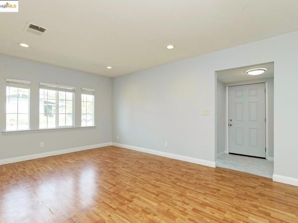 4251 Porter St, Oakland CA 94619