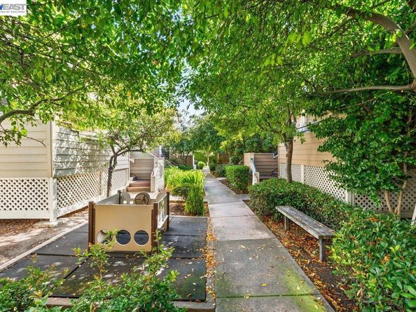 1148 La Rochelle Ter C, Sunnyvale CA 94089
