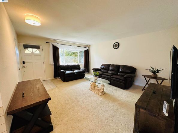25132 Del Mar Ave, Hayward CA 94542