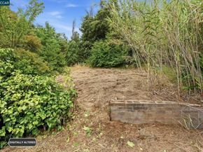 8910 Burr St, Oakland CA 94605