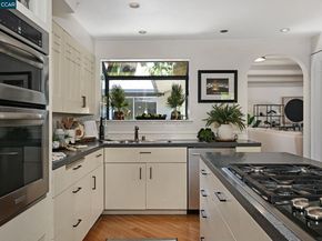 4 Burnt Oak Cir, Lafayette CA 94549