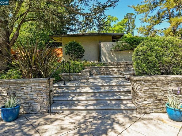 4 Burnt Oak Cir, Lafayette CA 94549