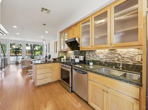 23 City Limits Cir, Emeryville CA 94608
