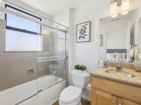 23 City Limits Cir, Emeryville CA 94608
