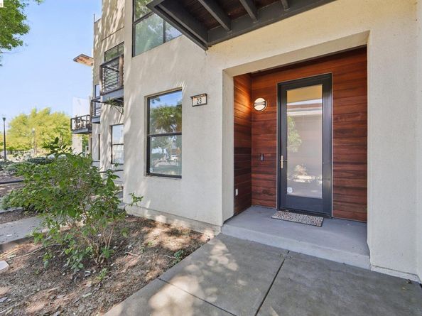 23 City Limits Cir, Emeryville CA 94608