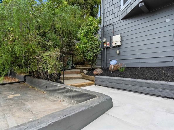 5020 Golden Gate Ave, Oakland CA 94618
