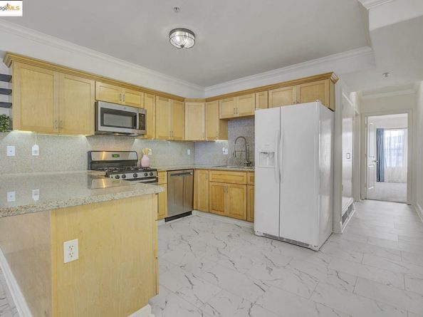 1515 14th AVE 302, Oakland CA 94606