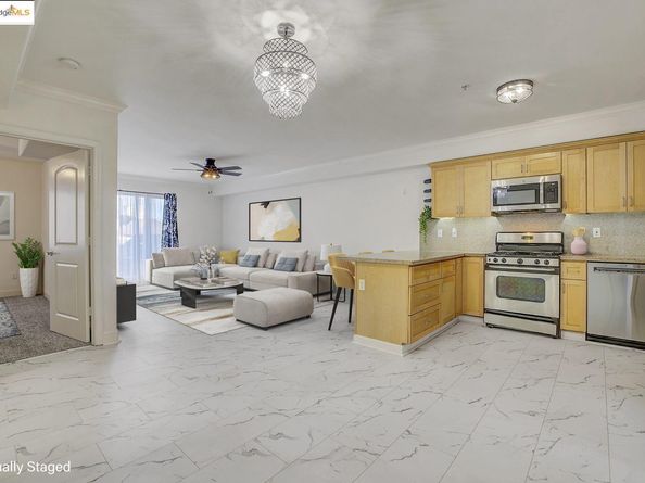 1515 14th AVE 302, Oakland CA 94606