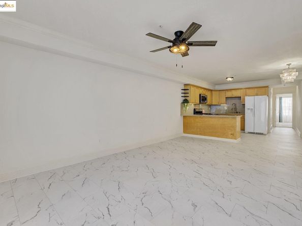 1515 14th AVE 302, Oakland CA 94606
