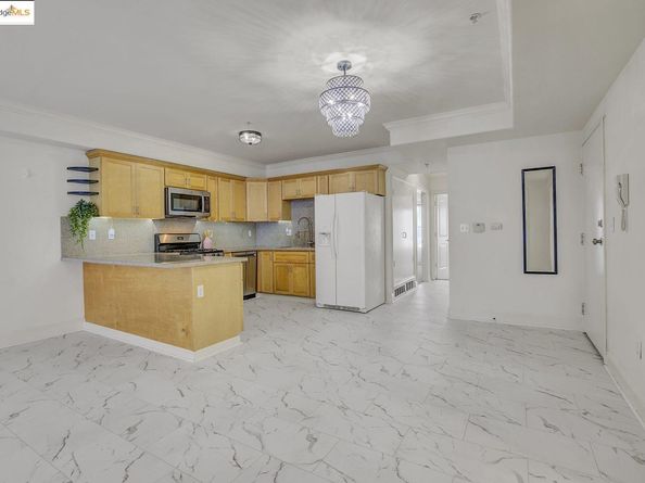 1515 14th AVE 302, Oakland CA 94606