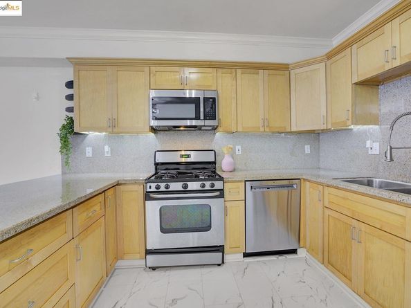 1515 14th AVE 302, Oakland CA 94606