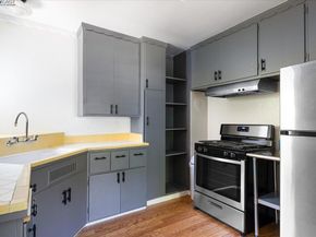 130 Marlow Dr, Oakland CA 94605