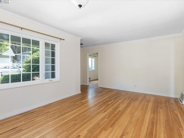 130 Marlow Dr, Oakland CA 94605