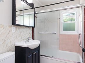 130 Marlow Dr, Oakland CA 94605