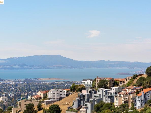 64 Schooner Hl, Oakland CA 94618