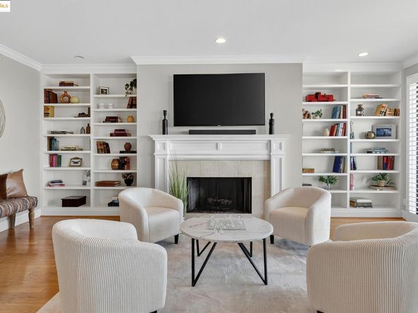 64 Schooner Hl, Oakland CA 94618