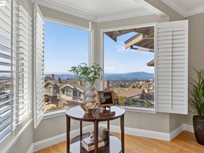 64 Schooner Hl, Oakland CA 94618