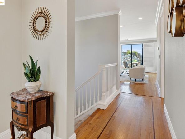64 Schooner Hl, Oakland CA 94618
