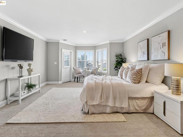 64 Schooner Hl, Oakland CA 94618