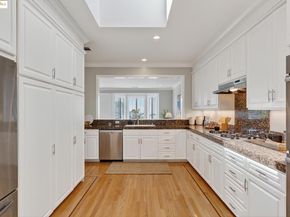 64 Schooner Hl, Oakland CA 94618