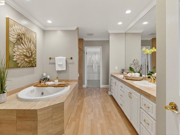 64 Schooner Hl, Oakland CA 94618