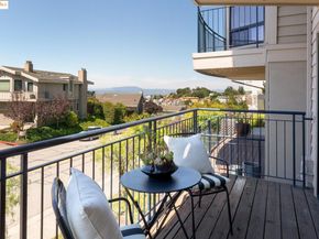 64 Schooner Hl, Oakland CA 94618