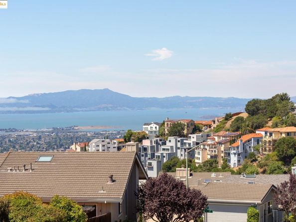 64 Schooner Hl, Oakland CA 94618
