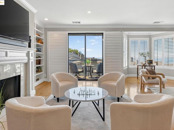 64 Schooner Hl, Oakland CA 94618