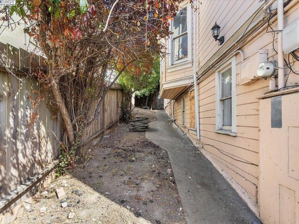 2230 23Rd Ave, Oakland CA 94606