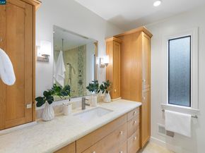 25 Watchwood Ct, Orinda CA 94563