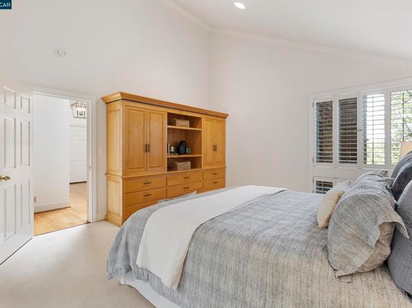 25 Watchwood Ct, Orinda CA 94563