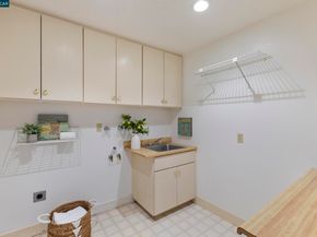 25 Watchwood Ct, Orinda CA 94563