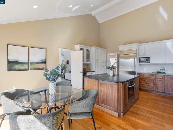 25 Watchwood Ct, Orinda CA 94563