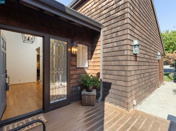 25 Watchwood Ct, Orinda CA 94563